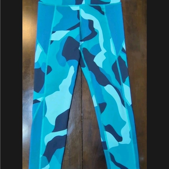 Under Armour Pants - Under Armour 1362385 Women's Sz M Blue Urban Pattern HeatGear Leggings